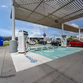 EVzen Station de recharge Norauto Nîmes