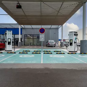 EVzen Station de recharge Norauto Nîmes