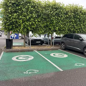 EVzen Station de recharge Centre commerciale Saint Maximin