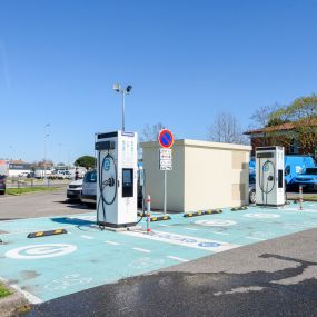 EVzen Station de recharge Norauto Toulouse Purpan