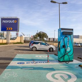 EVzen Station de recharge Norauto Puget-sur-Argens