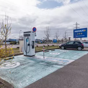 EVzen Station de recharge Norauto Chalon-sur-Saône - Saint Marcel