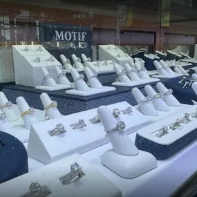 Bild von Motif Jewelers