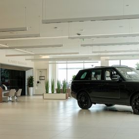 Land Rover Lynnwood showroom