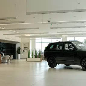 Land Rover Lynnwood showroom