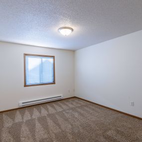Fargo, ND Lake Crest Apartments | Bedroom
