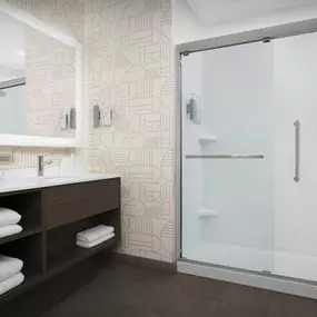 Guest room bath