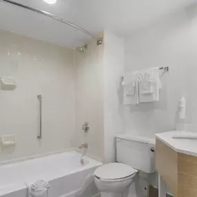 Guest room bath