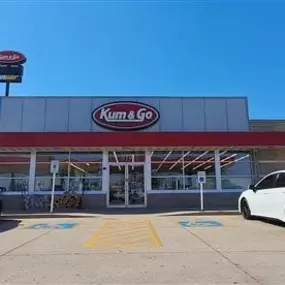 Front View of Kum & Go in Jenks, Oklahoma.