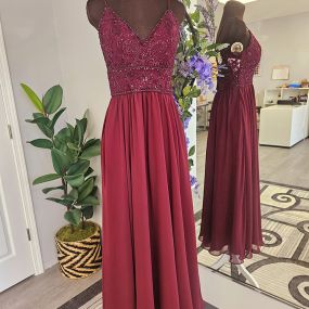 No detail is too small when it comes to your dress. Book your alterations at Fashion Alterations & Bridal Sewing to achieve the ideal fit.