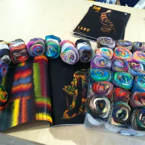 Bild von needles & pins