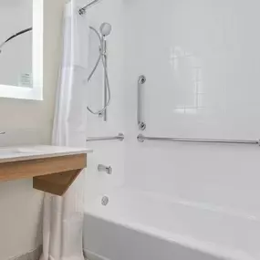 Guest room bath