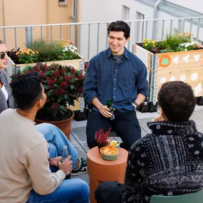 Guests and Community at the roof terrace