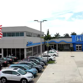 Exterior photo of the Holman Honda dealership and service center