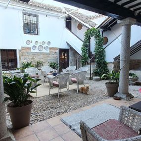 CasaCuquiOrgaz_Patio-800x500.jpg