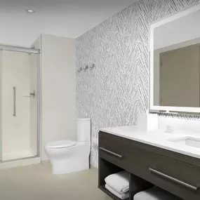 Guest room bath