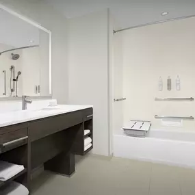 Guest room bath