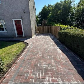 Bild von Crown Driveways & Landscaping Ltd