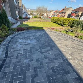 Bild von Crown Driveways & Landscaping Ltd