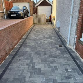 Bild von Crown Driveways & Landscaping Ltd