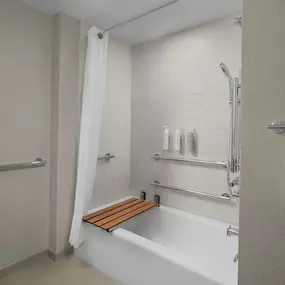 Guest room bath