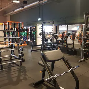 Basic-Fit Purmerend Willem Eggertstraat 24/7 - free weight zone