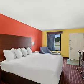 Mobility Accessible King Guestroom