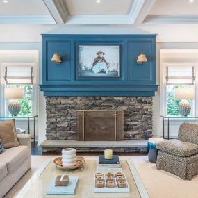 We always love a good Roman with edge tape. Kinda obsessed with this gorgeous family room...