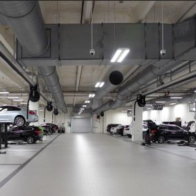 Holman Lauderdale Collision Center interior