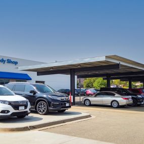 Holman Honda Collision Center exterior showing cars