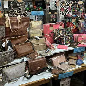 L????K at ALL the Consuela bags, wallets, pouches and totes we have!! ????Y’all, we have something for everyone’s style! Shop in store, or online. Link is below ????#melindasfinegifts #consuelastyle 
https://melindasfinegifts.com/collections/consuela