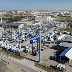 Bild von RVs.com Showroom RV Sales