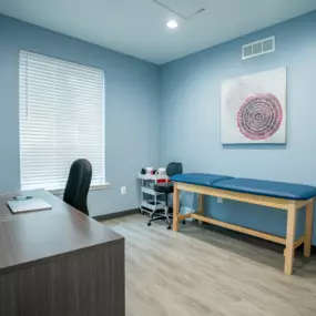 STR Behavioral Health Cedar Creek: Interior photo of medical exam room at our mental health treatment center.