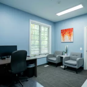 STR Behavioral Health Cedar Creek: Interior photo of one of our individual therapy rooms at our residential mental health treatment center.