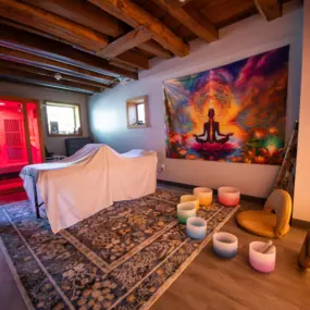 STR Behavioral Health Cedar Creek: Photo of our wellness center room where individuals can engage in sound baths, red light therapy, Reiki and more.