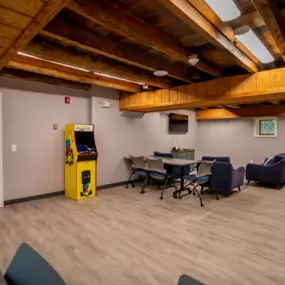 STR Behavioral Health Cedar Creek: The activity area at our wellness center, where individuals can engage in art and rec therapy.
