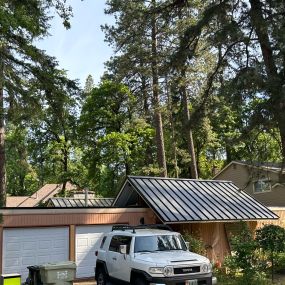 Beautiful new flat roof and metal roofing being installed on a Rummer home.