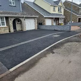 Bild von Black Mountain Tarmacadam Driveways