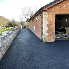 Bild von Black Mountain Tarmacadam Driveways