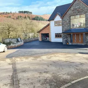 Bild von Black Mountain Tarmacadam Driveways