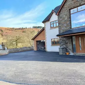 Bild von Black Mountain Tarmacadam Driveways