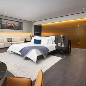 Suite bedroom
