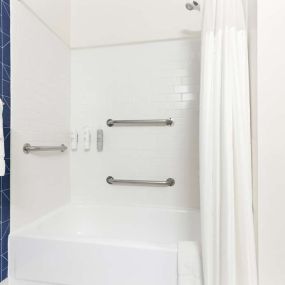 Guest room bath