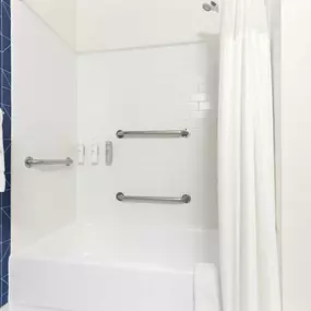 Guest room bath