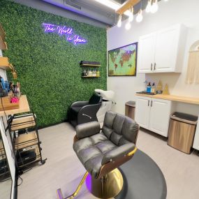 Beautiful single salon suite in Denver, CO with customized decor and a neon sign