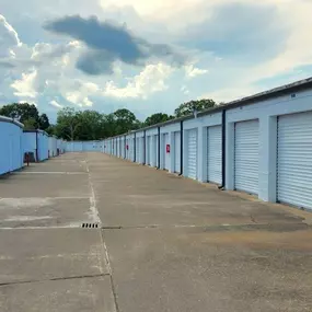 Interior Units - Extra Space Storage at 1400 S Durant St, Alvin, TX 77511