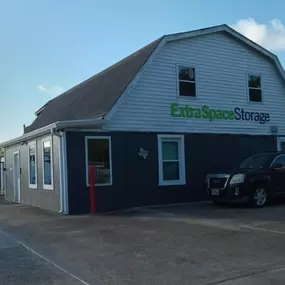 Beauty Image - Extra Space Storage at 1400 S Durant St, Alvin, TX 77511