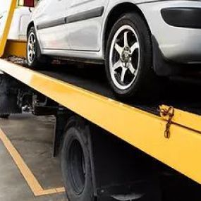 Towing service from our experienced team is only a phone call away! Need to sell your clunker for cash? Call us! Our speedy service will get your the best cash price for your car as soon as possible!