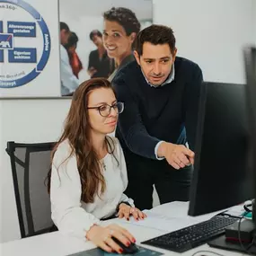 Beratung in der Agentur - AXA Versicherung Joepen & Schmid OHG in Mönchengladbach