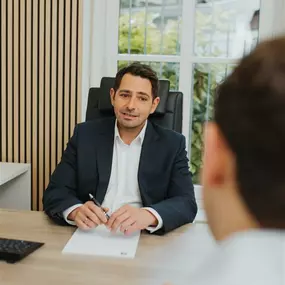 Beratung in der Agentur - AXA Versicherung Joepen & Schmid OHG in Mönchengladbach